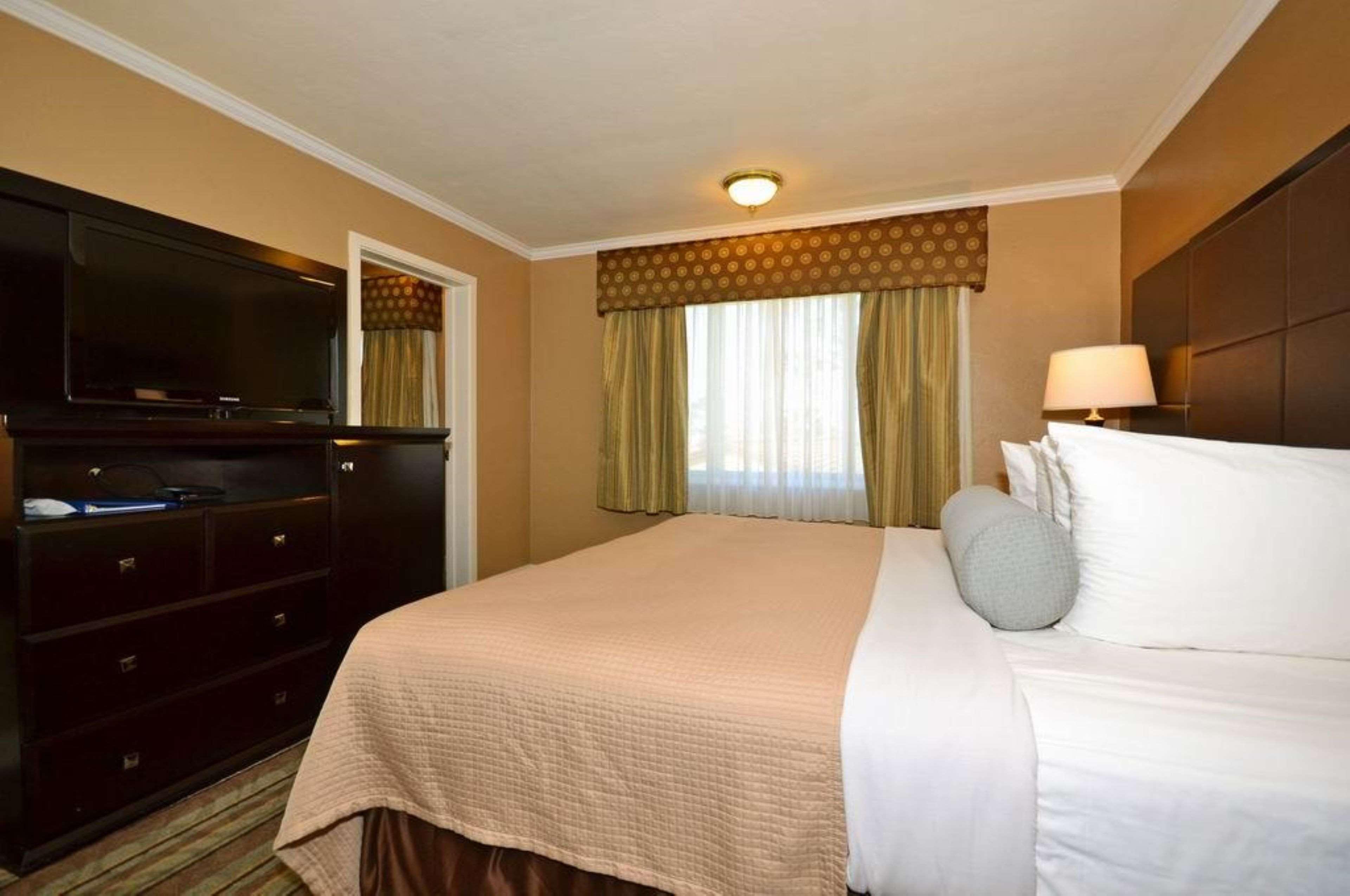 Best Western Carmel'S Town House Lodge Bagian luar foto