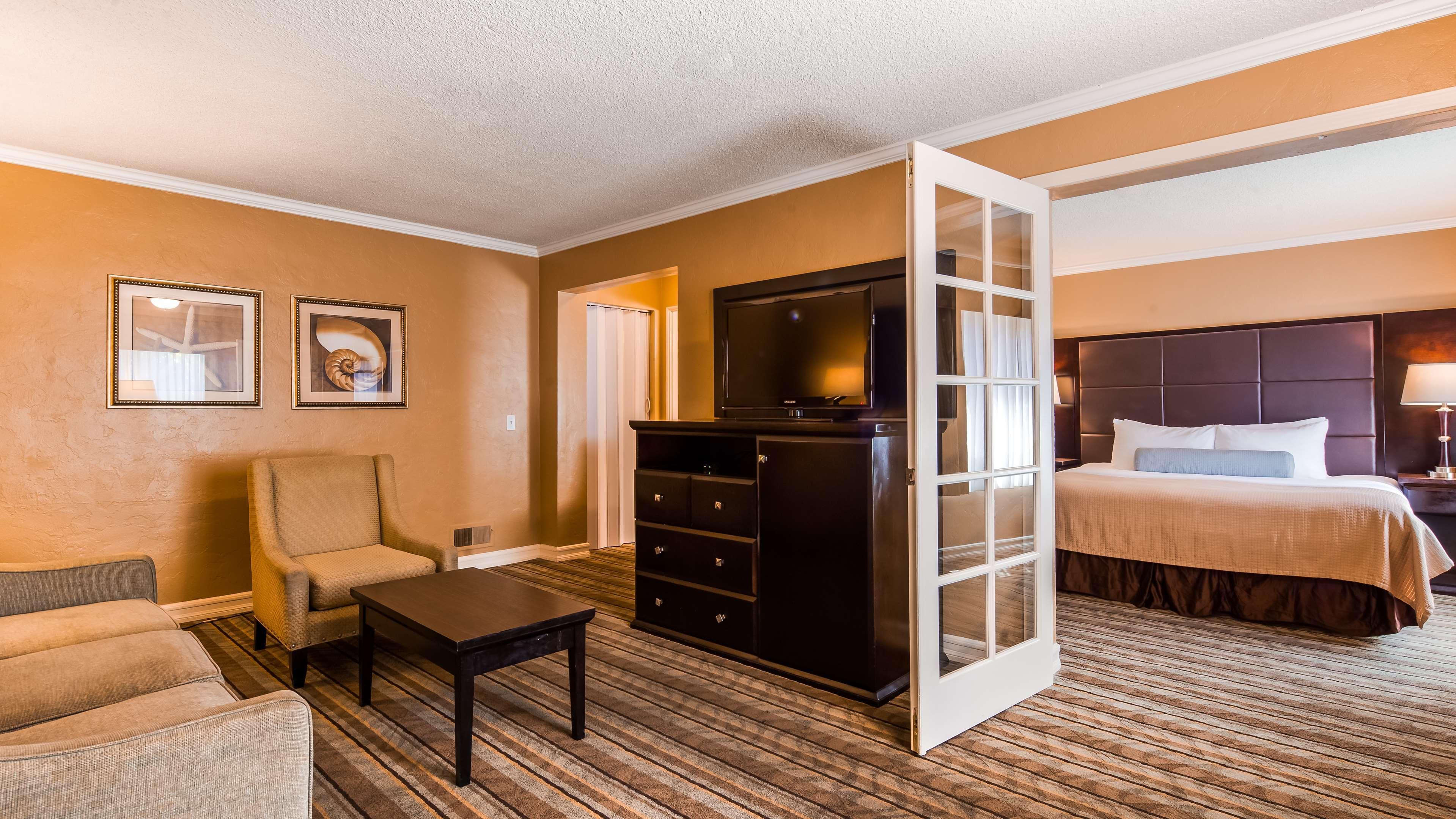 Best Western Carmel'S Town House Lodge Bagian luar foto