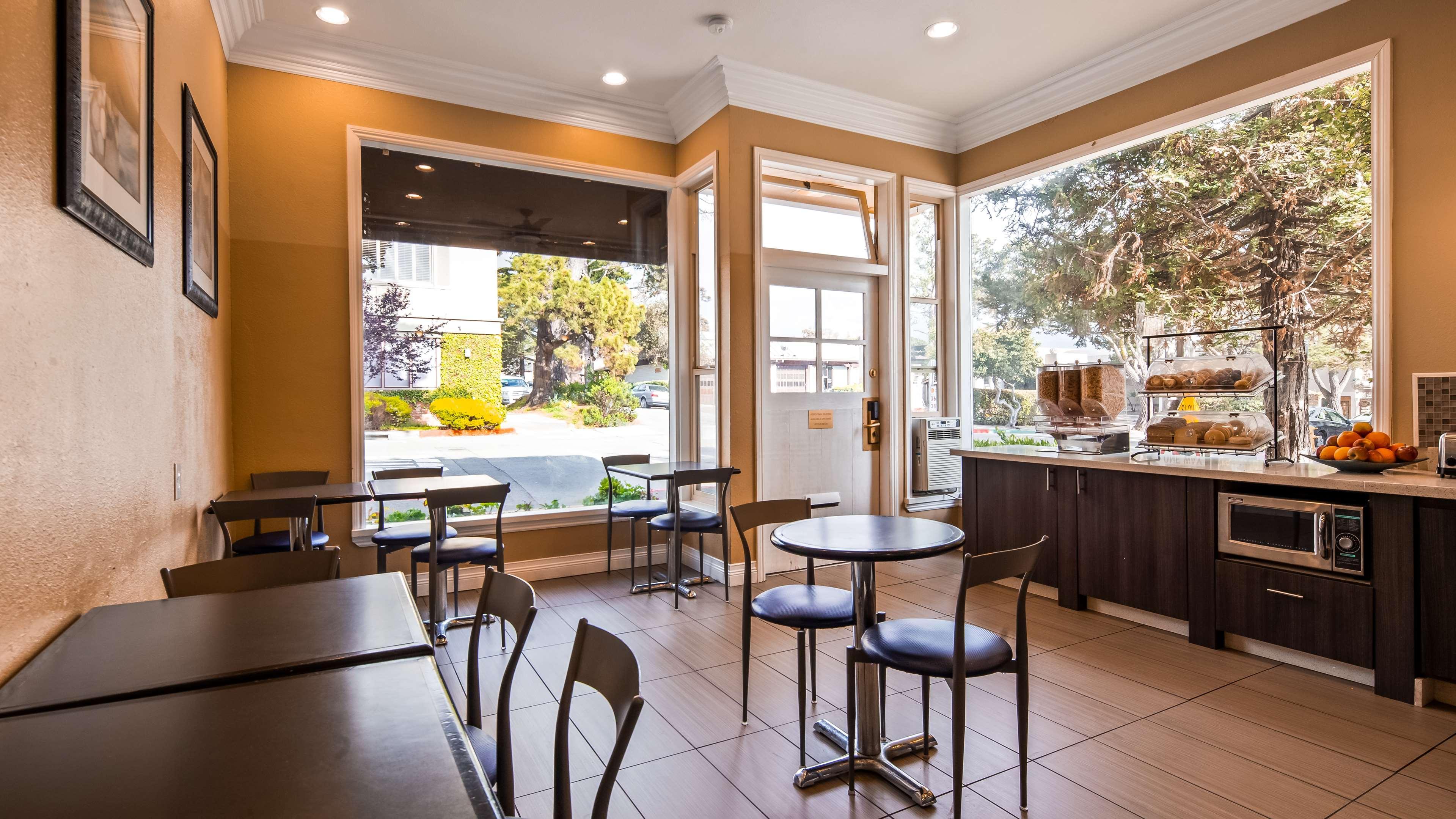 Best Western Carmel'S Town House Lodge Bagian luar foto