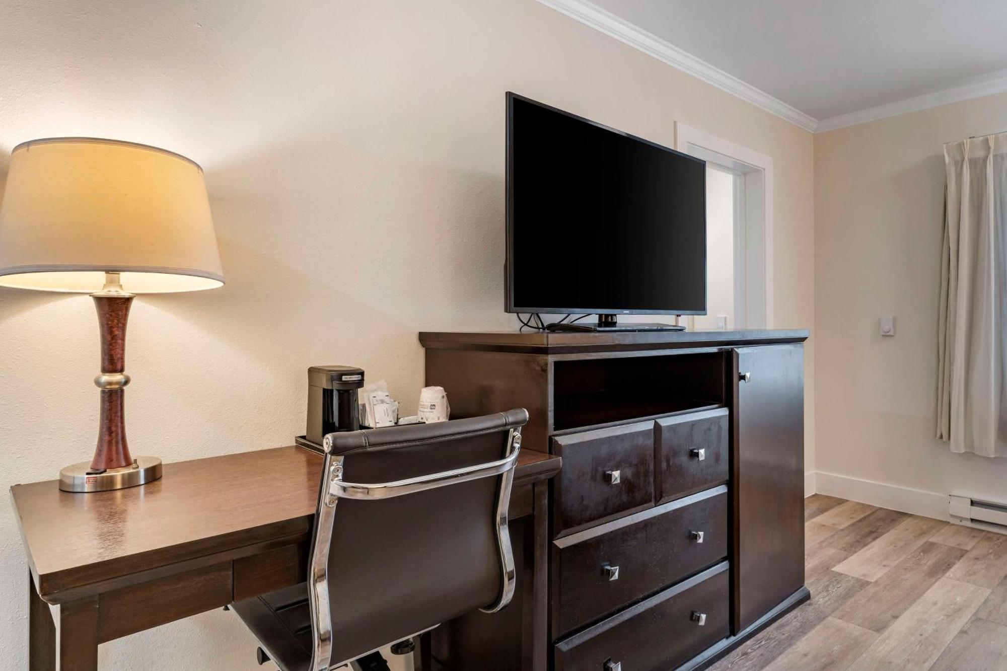 Best Western Carmel'S Town House Lodge Bagian luar foto