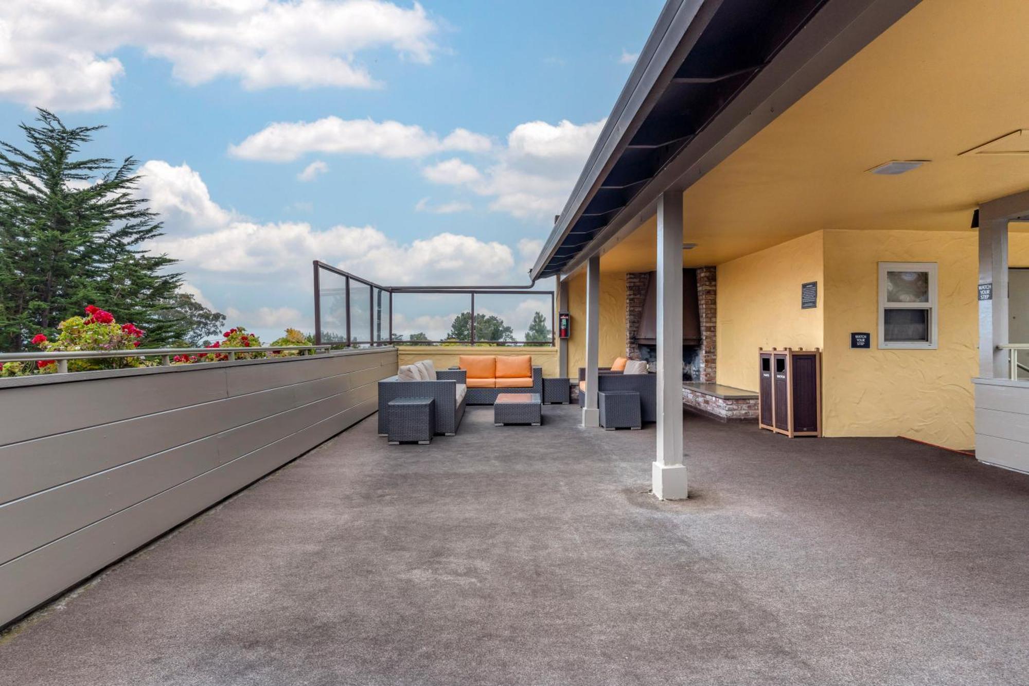 Best Western Carmel'S Town House Lodge Bagian luar foto