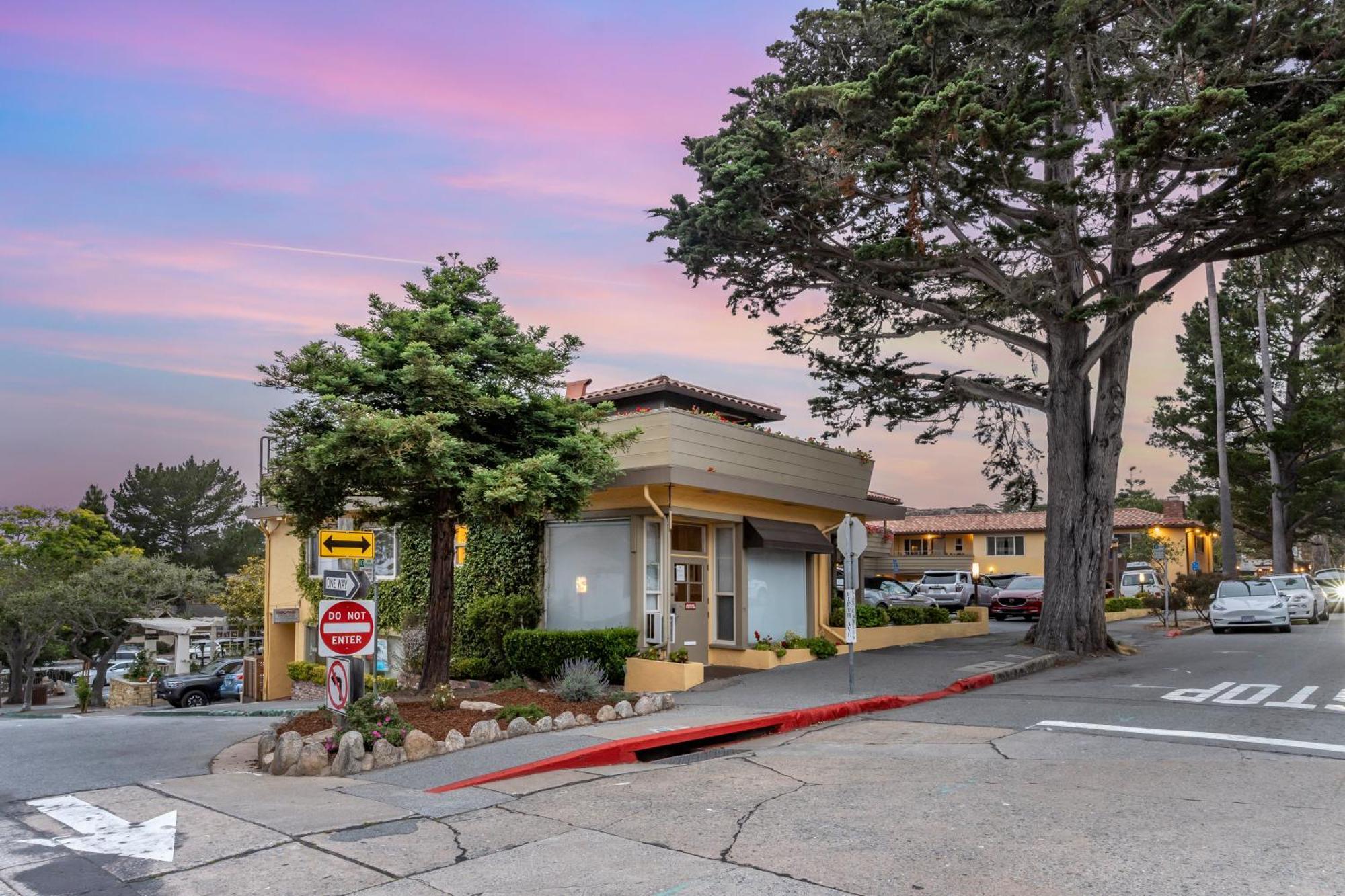 Best Western Carmel'S Town House Lodge Bagian luar foto