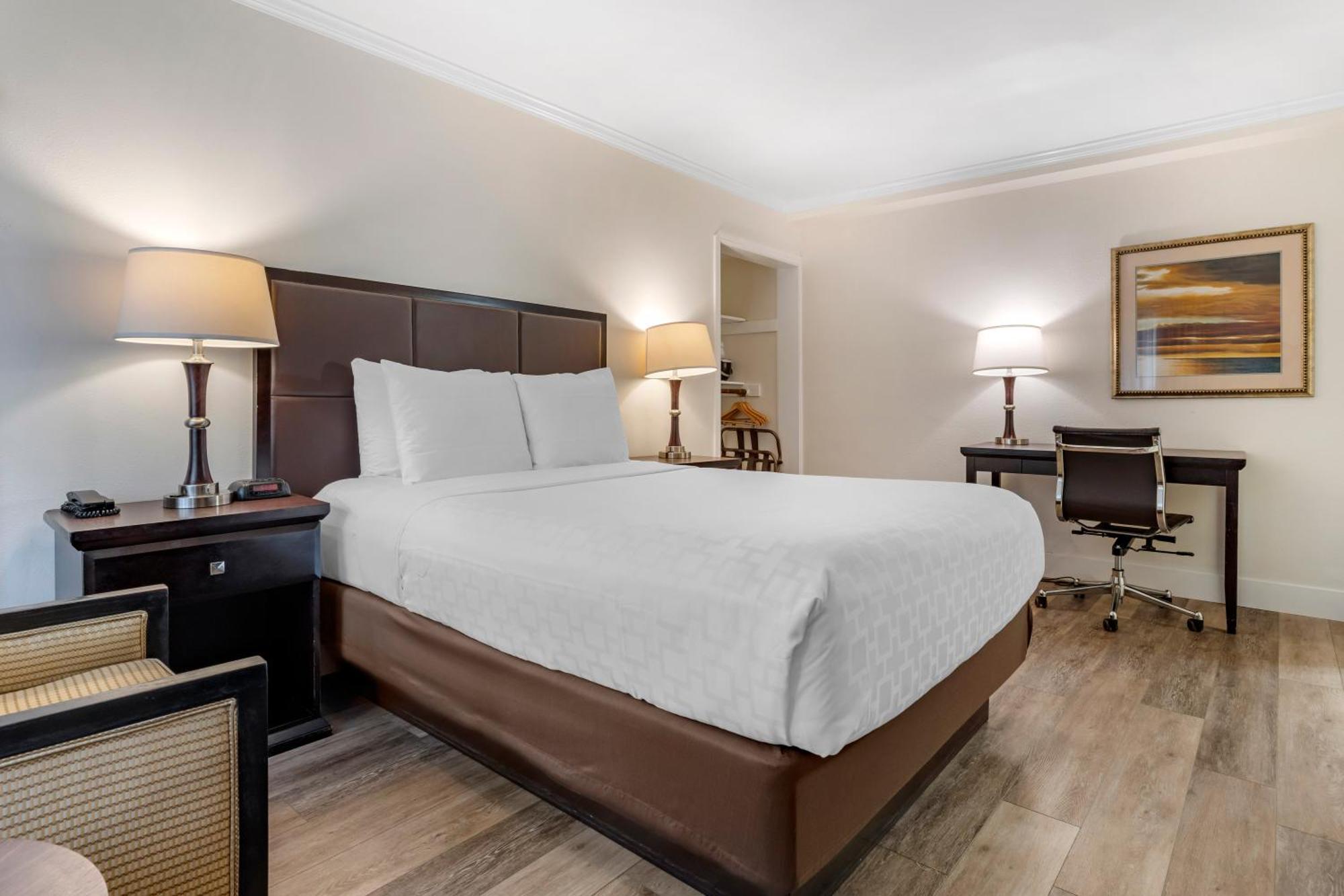 Best Western Carmel'S Town House Lodge Bagian luar foto