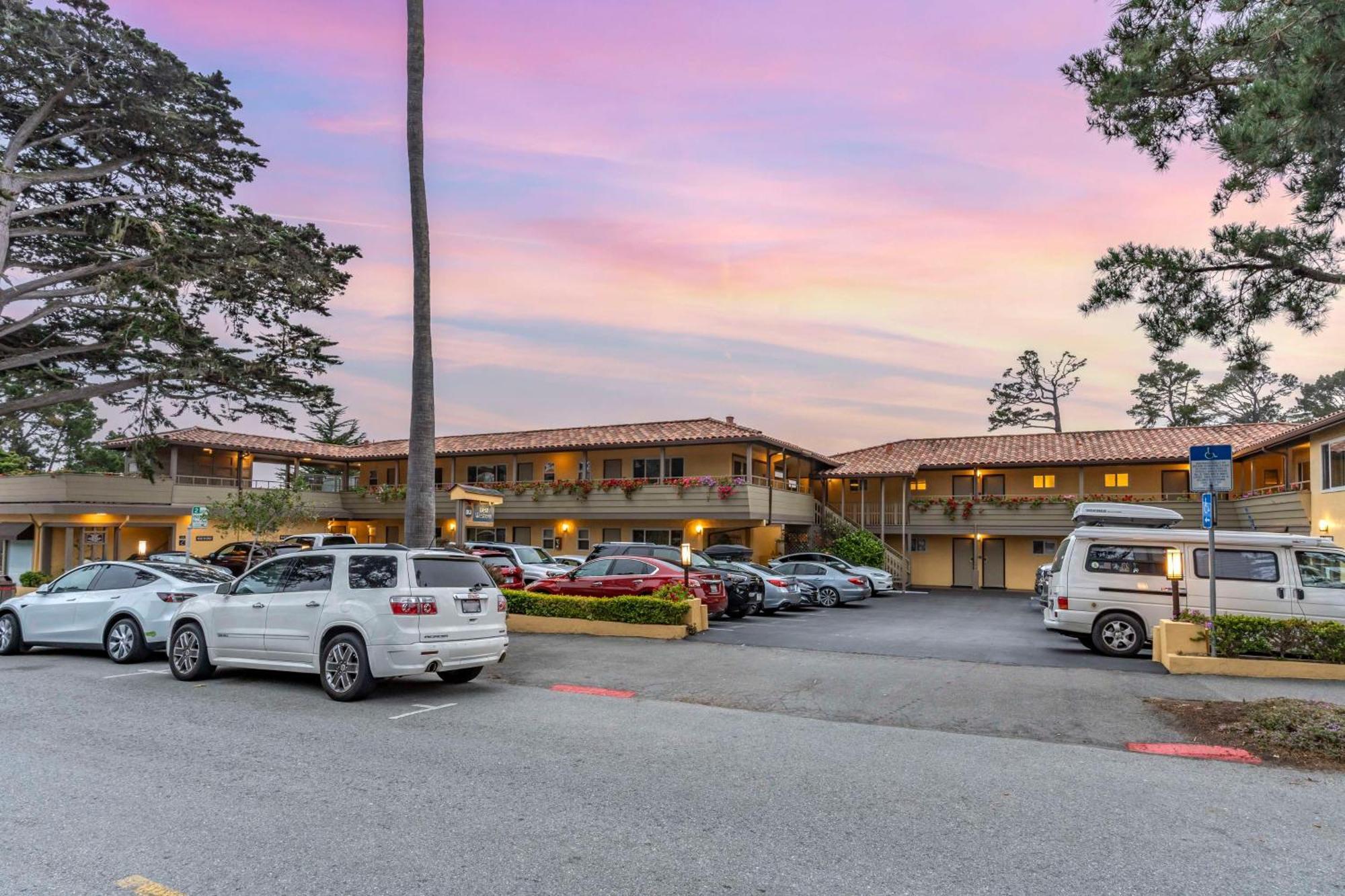 Best Western Carmel'S Town House Lodge Bagian luar foto