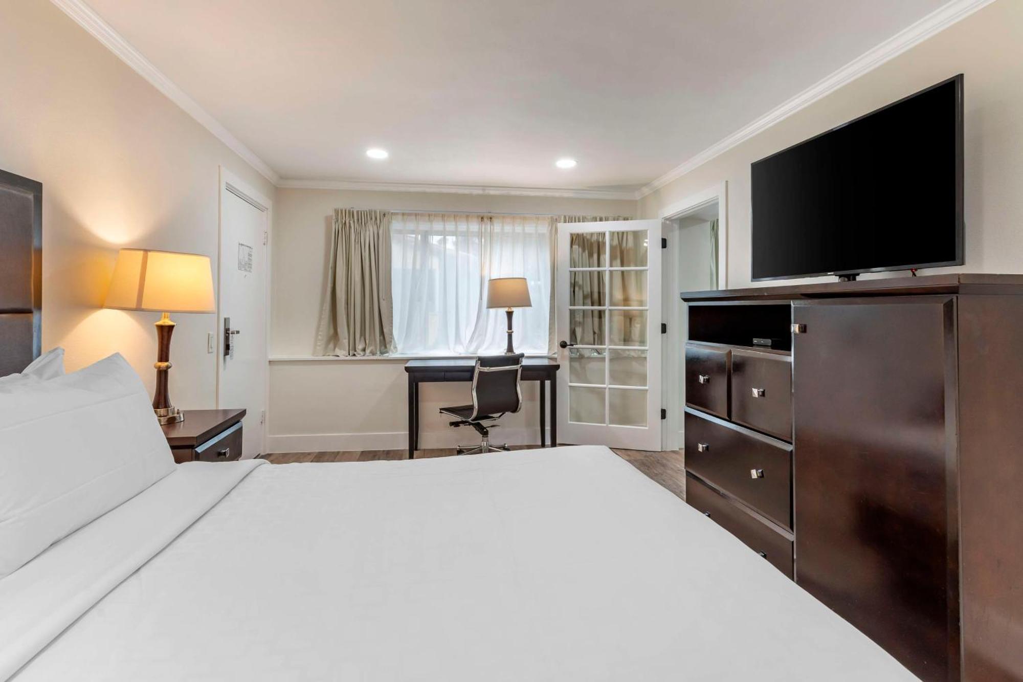 Best Western Carmel'S Town House Lodge Bagian luar foto