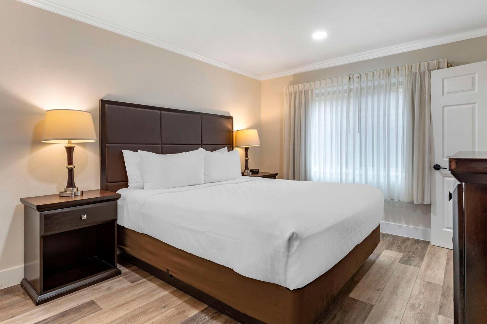 Best Western Carmel'S Town House Lodge Bagian luar foto