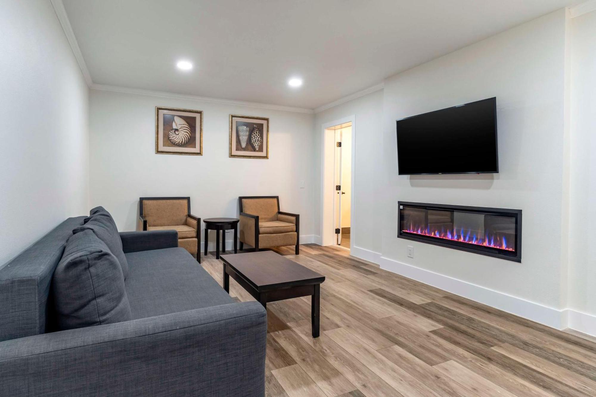 Best Western Carmel'S Town House Lodge Bagian luar foto