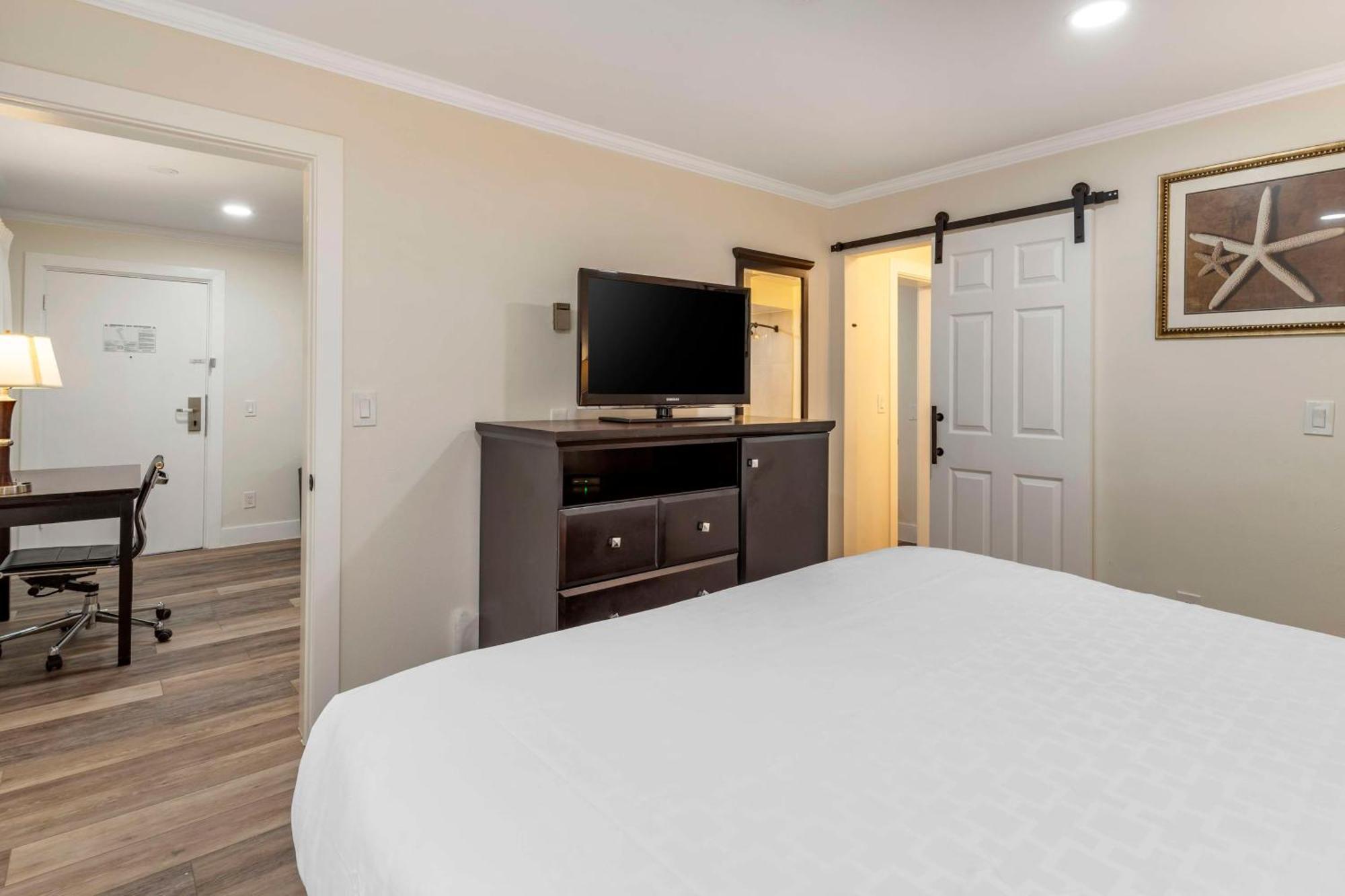 Best Western Carmel'S Town House Lodge Bagian luar foto