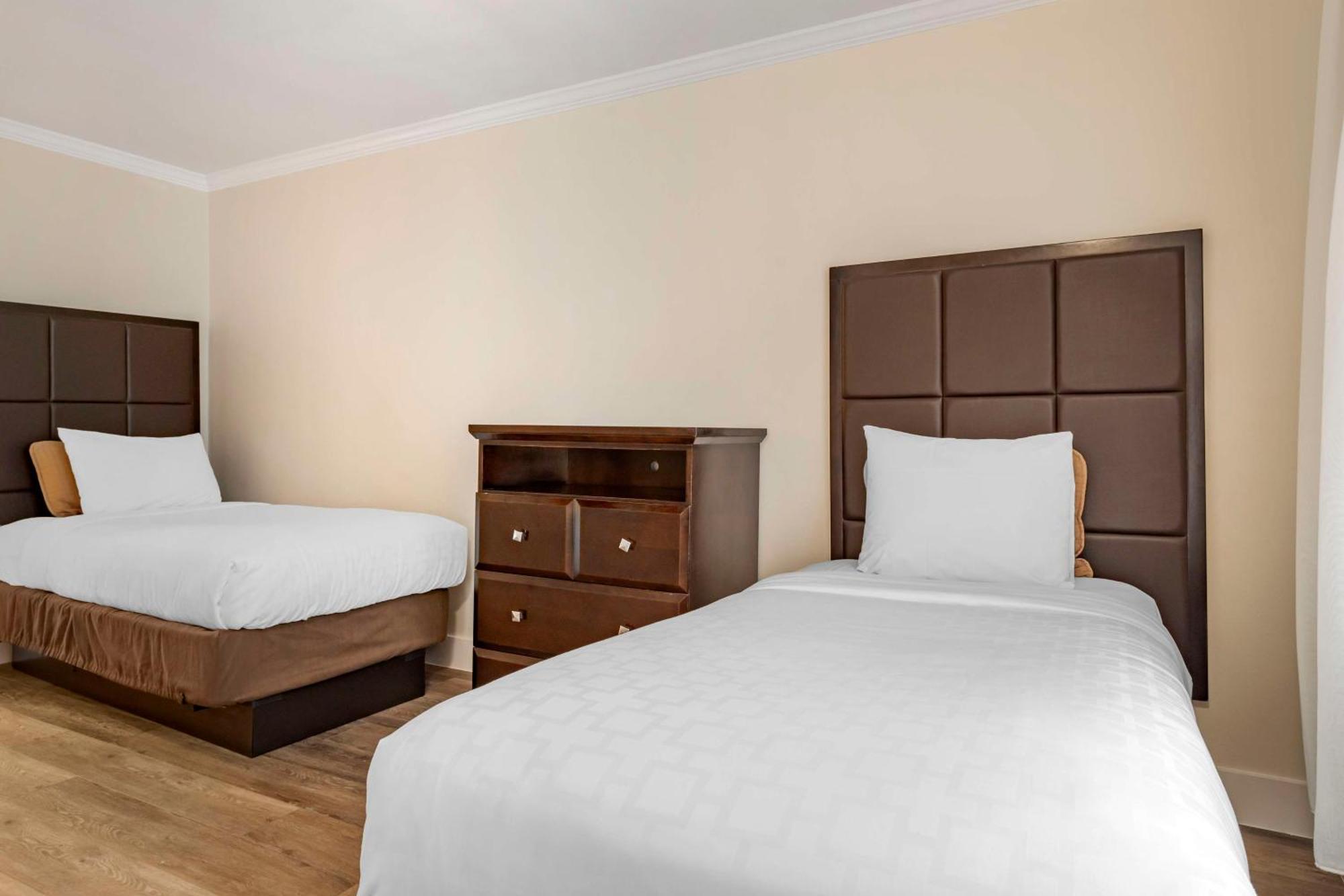 Best Western Carmel'S Town House Lodge Bagian luar foto