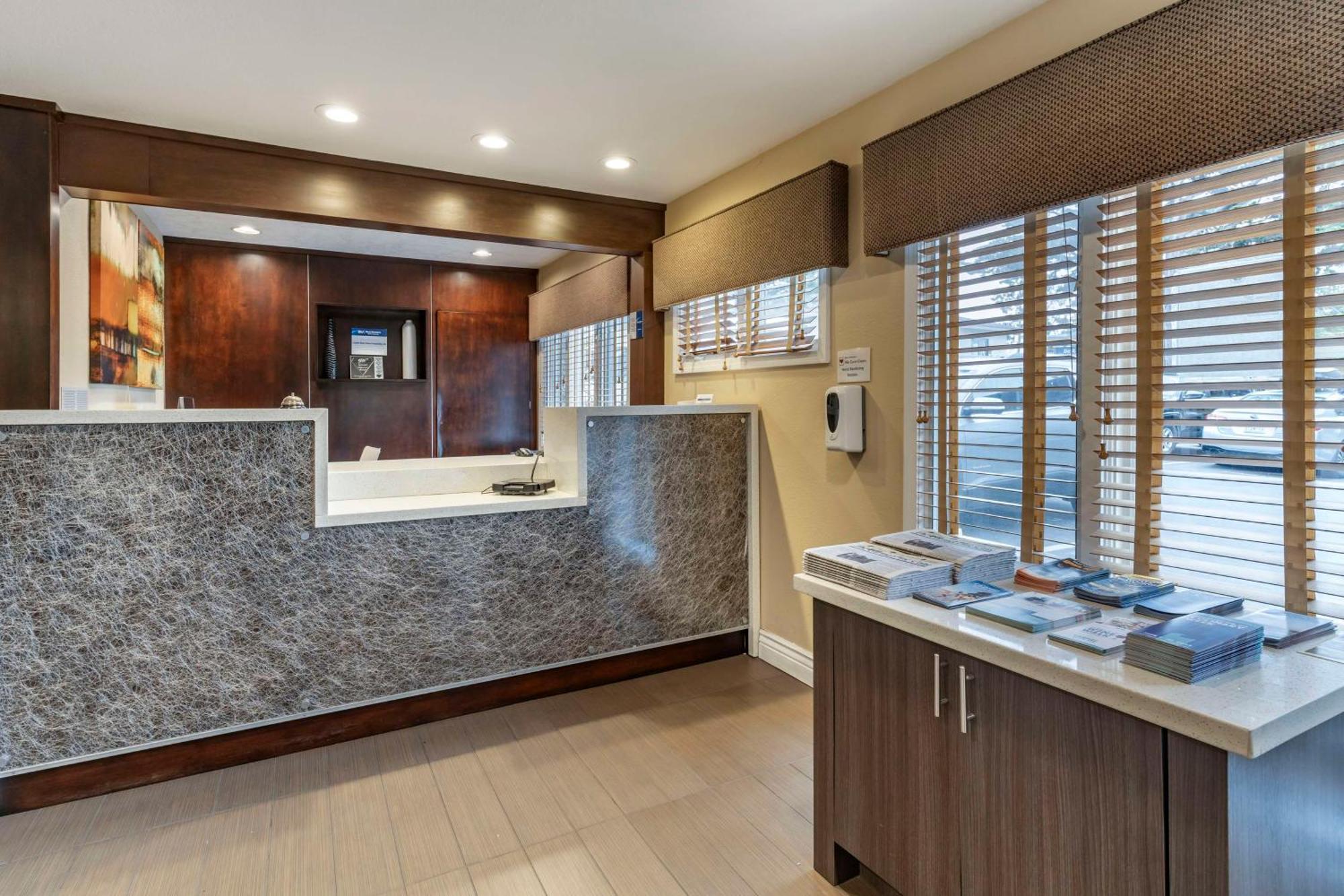 Best Western Carmel'S Town House Lodge Bagian luar foto