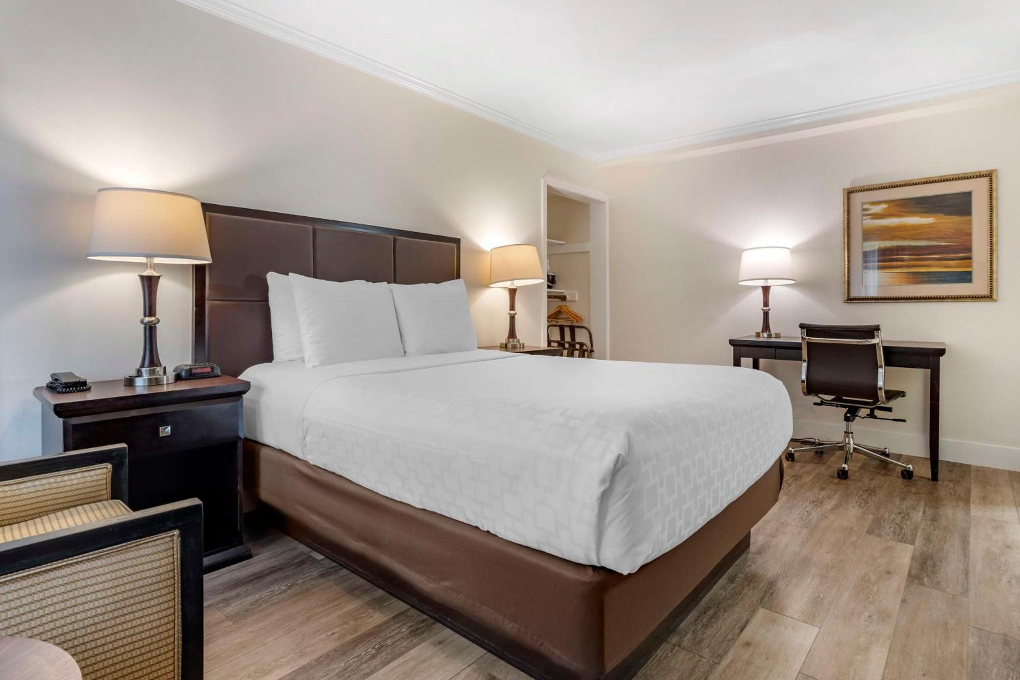 Best Western Carmel'S Town House Lodge Bagian luar foto