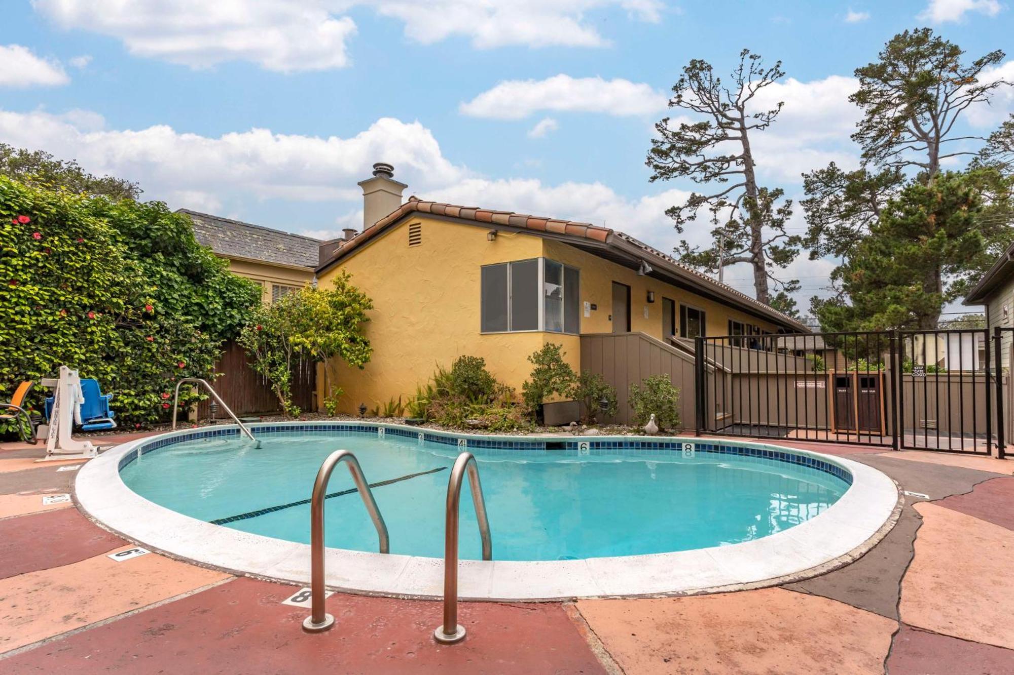 Best Western Carmel'S Town House Lodge Bagian luar foto